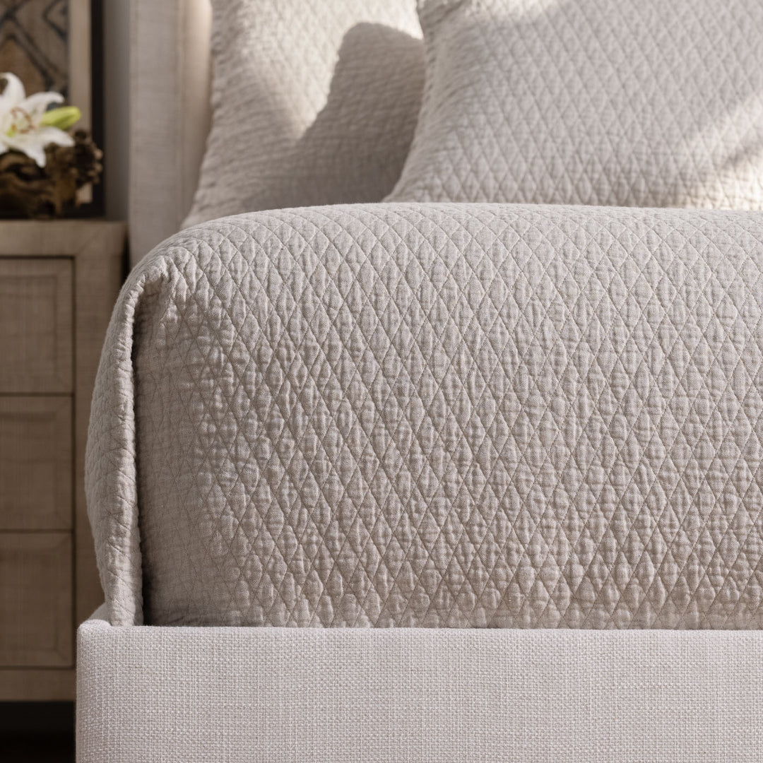 Dawn Coverlet White Queen