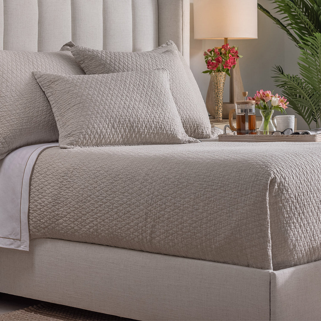 Dawn Coverlet White Queen