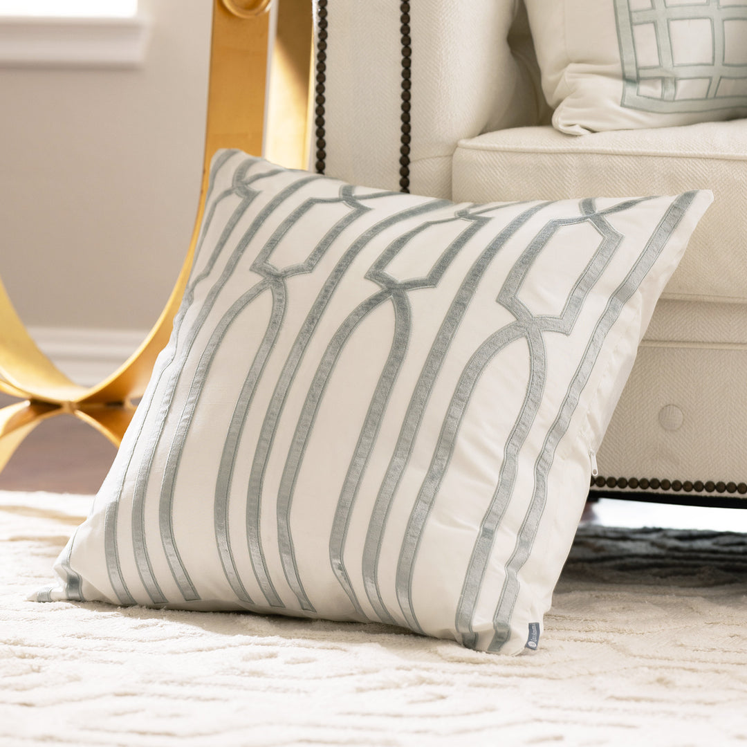 Trey Square Pillow Ivory / Aquamarine 24x24